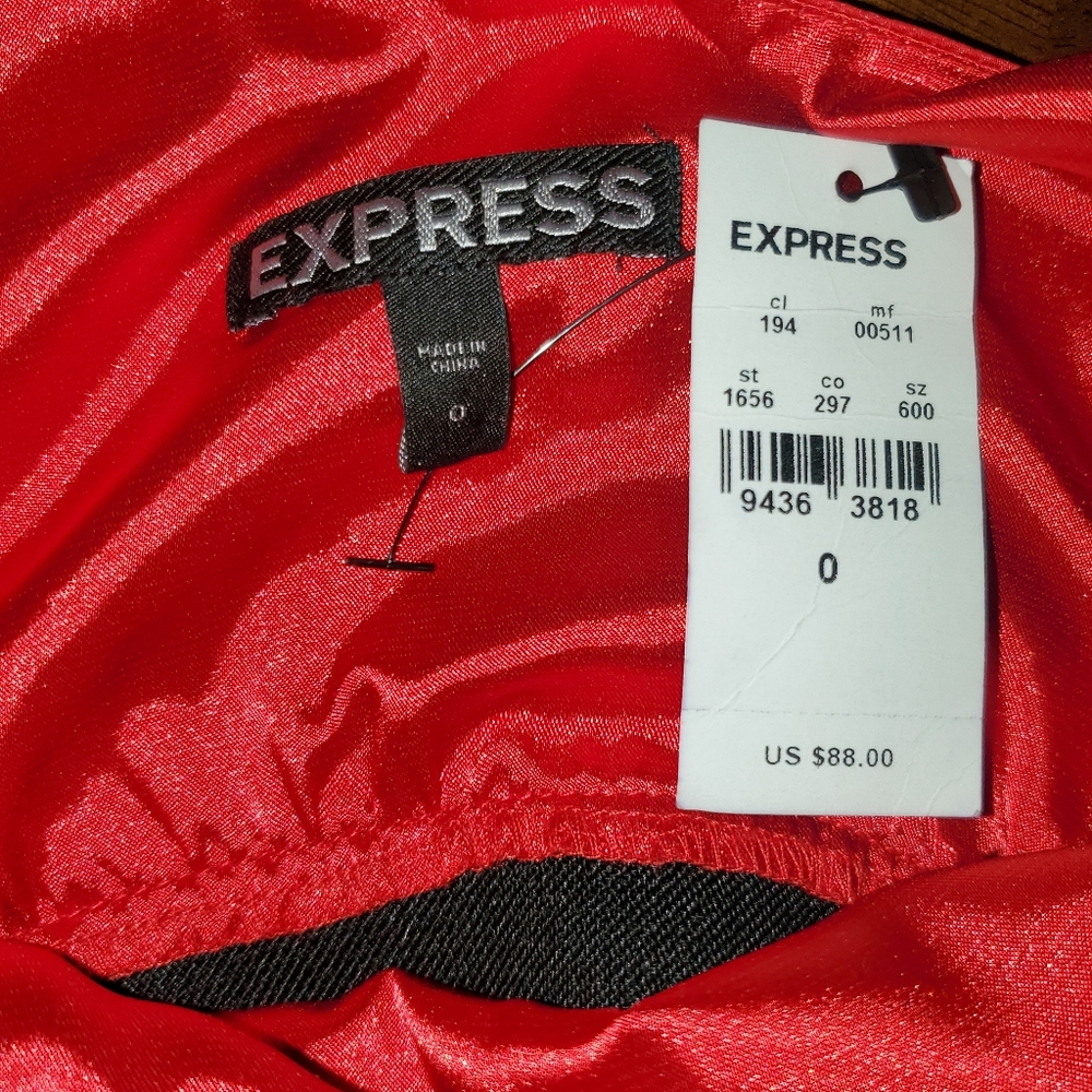Express Bodycon Two-Tone Ruched Dress - Picture 7 of 8